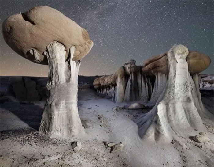 The land of surreal giant 'stone mushrooms' like on another planet Picture 9