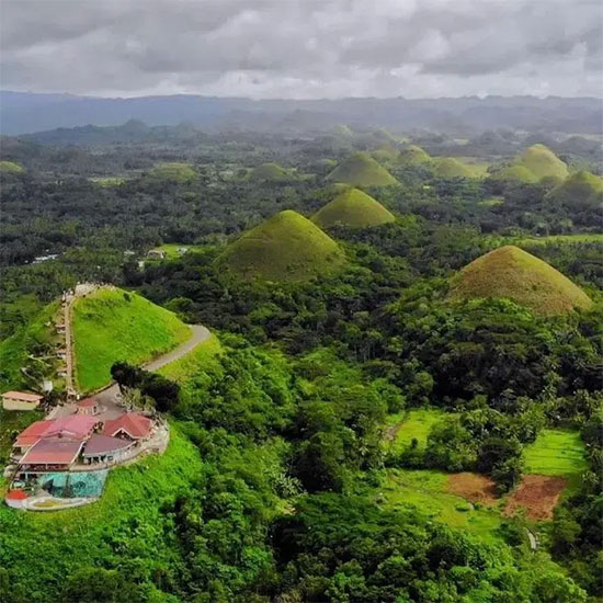 Picture 4 of The legend of the unique Chocolate Hills in the world, thought only on another planet