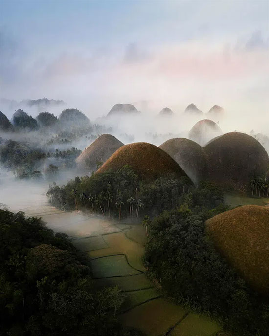 Picture 5 of The legend of the unique Chocolate Hills in the world, thought only on another planet
