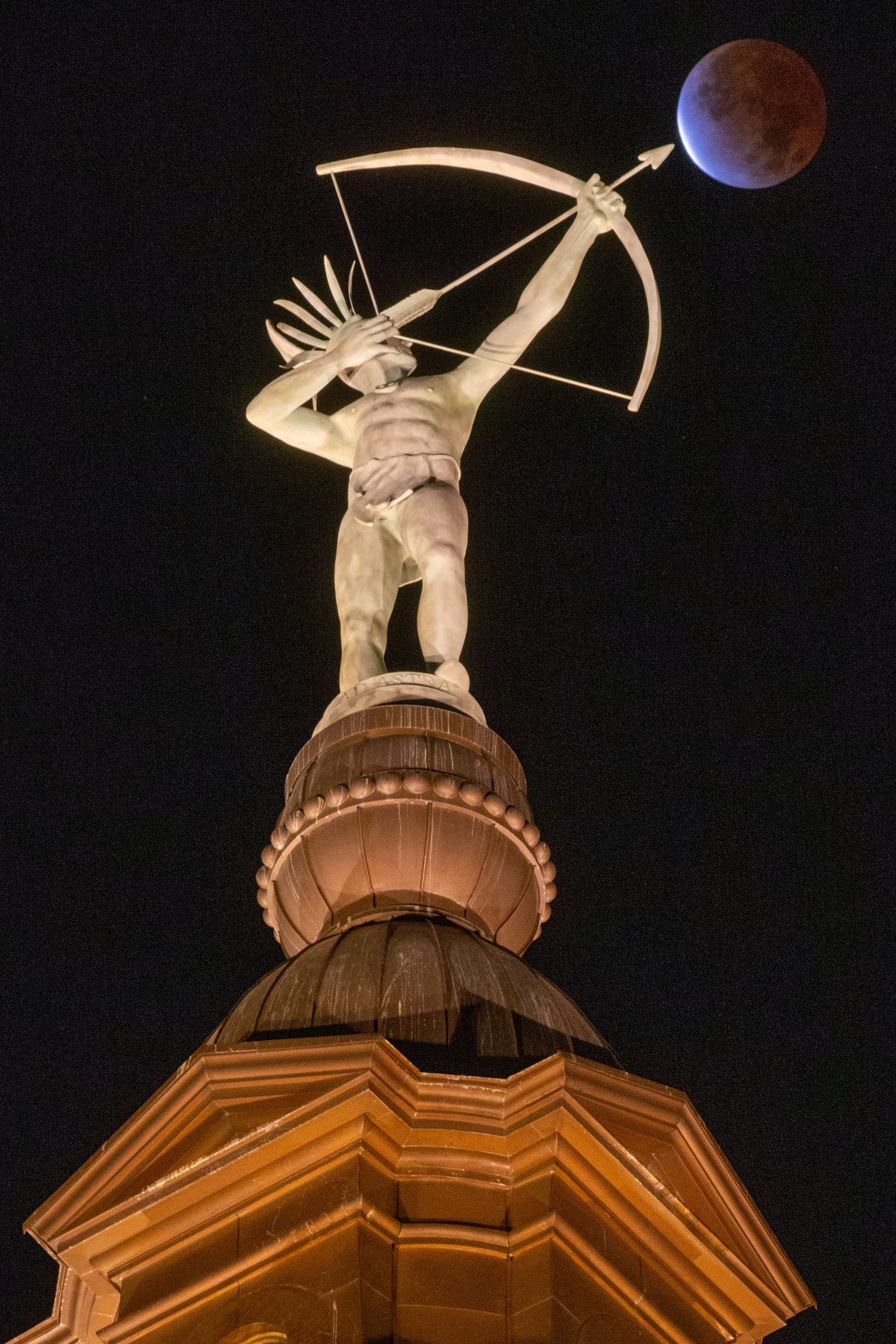 The longest series of photos of the 'blood moon' in 580 years around the world Picture 8