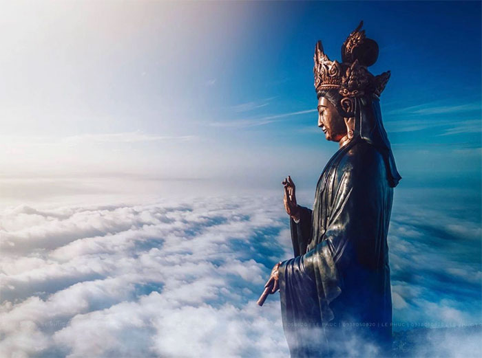 The magical cloud appeared on the top of Ba Den mountain (Tay Ninh), making people constantly excited. Picture 7