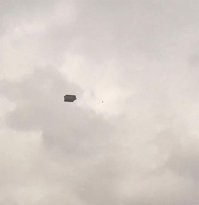 The moment the sofa flew in the air left many people stunned Picture 1