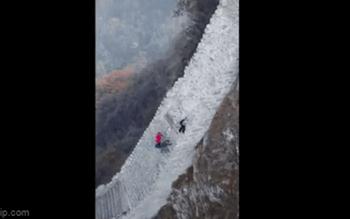 Picture 1 of The most dangerous section of the Great Wall of China, only the bravest dare to conquer it.