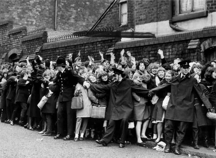 the-most-memorable-queuing-images-in-world-history