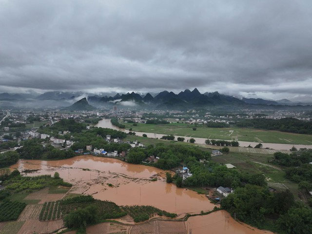 Picture 3 of The most serious flood in 100 years hit China, photos from above reveal the horrifying scene