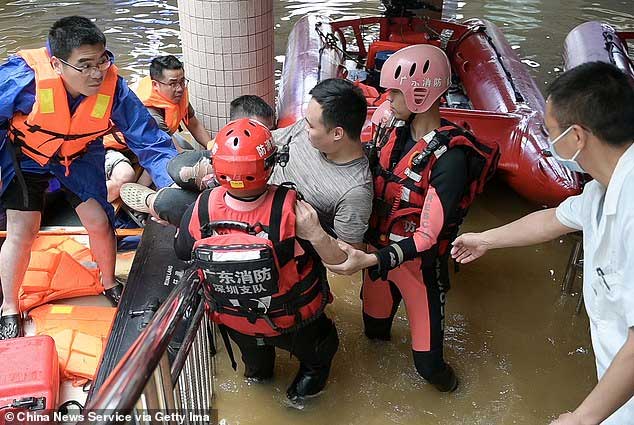 Picture 6 of The most serious flood in 100 years hit China, photos from above reveal the horrifying scene
