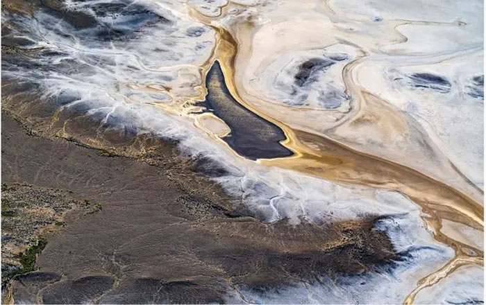 Picture 2 of The most unpredictable lake in the world: 'Lost' every 3 years and the water depth also changes