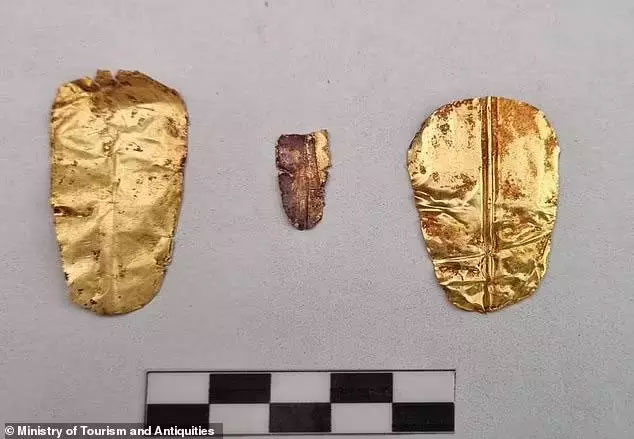 Picture 1 of The mummy of a 2,500-year-old man and woman with a golden tongue scares grave robbers