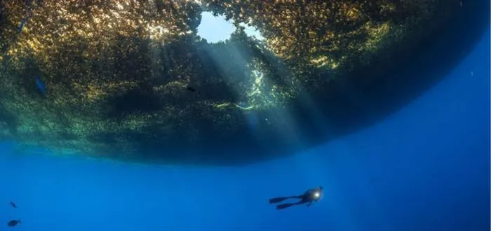 Picture 2 of The mysterious sea is compared to Bermuda: 4 sides are windless, but ships pass by and disappear strangely