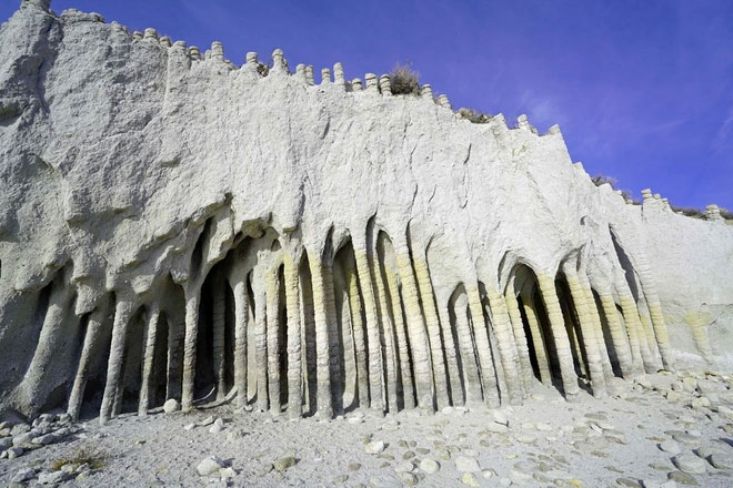 Picture 1 of The mystery of a series of stone columns formed hundreds of thousands of years ago