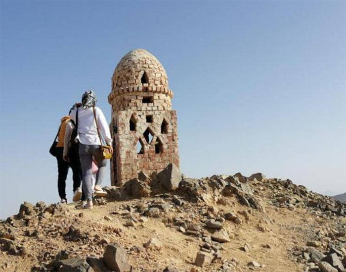 Picture 1 of The mystery of brick houses with many holes in the desert: Knowing the effect will surprise everyone!