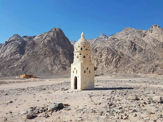 Picture 3 of The mystery of brick houses with many holes in the desert: Knowing the effect will surprise everyone!