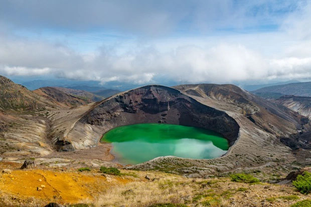 Picture 2 of The mystery of the 5-color lake is located in a super unique location in Japan