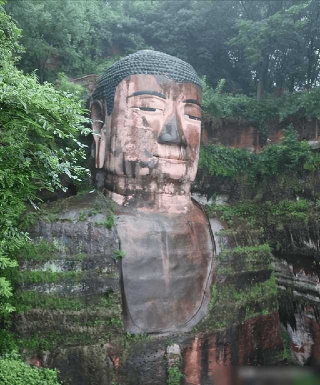 Picture 2 of The mystery of the 'Buddha's tears' of the giant Leshan Buddha statue: Scientific phenomenon or legend?