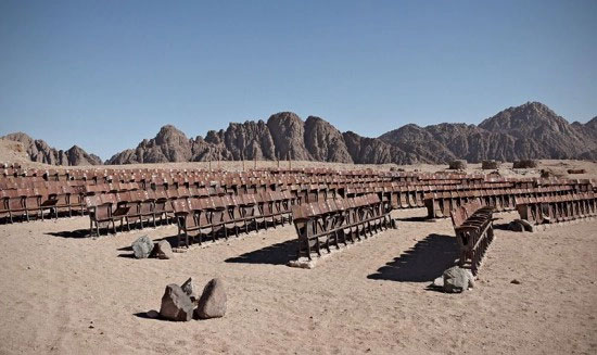 The mystery of the 'doomsday' cinema, built in the desert but not a single person has visited for more than 30 years Picture 4