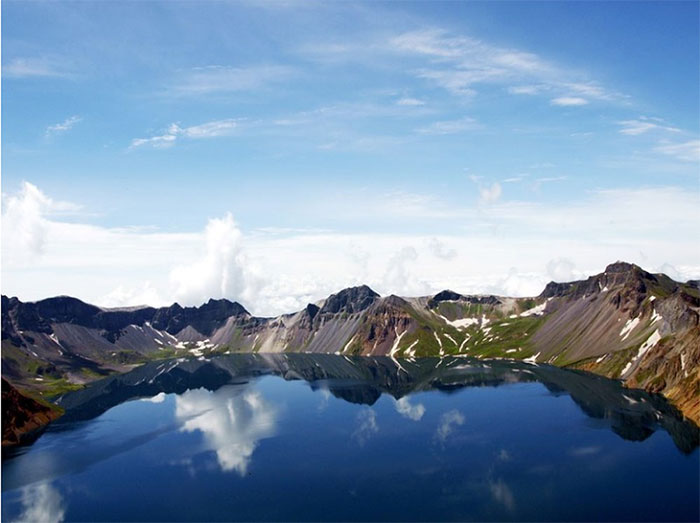 Picture 1 of The mystery of Thien Tri lake surrounds the whole mountain, there is no source of water flowing in, reserves of 2 billion tons