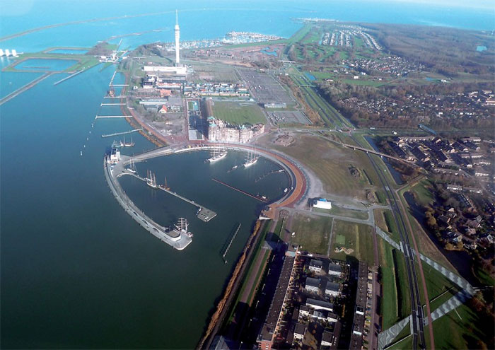 The Netherlands' magnificent sea dikes can be seen from space Picture 13