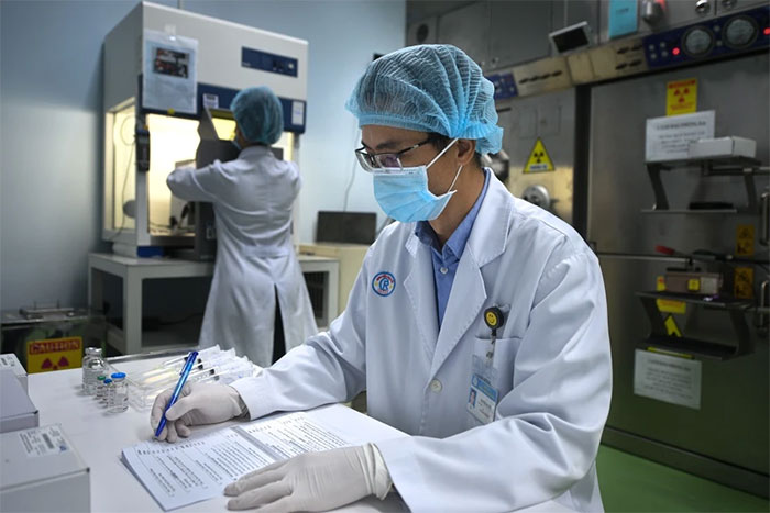 The only place to prepare radioactive drugs for cancer diagnosis in Vietnam Picture 4