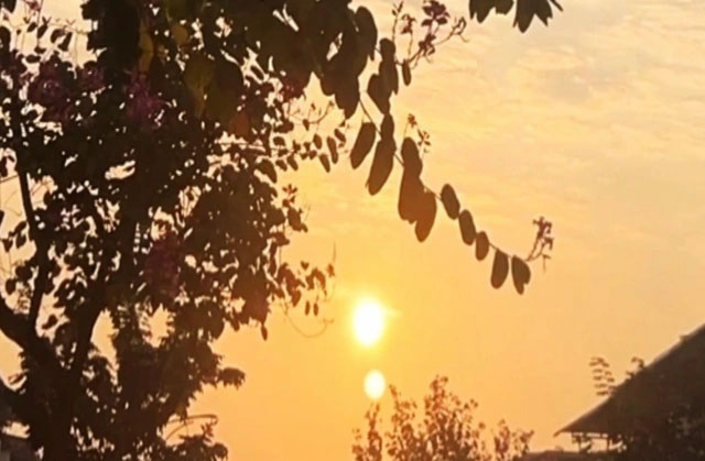 Picture 1 of The phenomenon of 'two suns' appears again in Quang Ngai