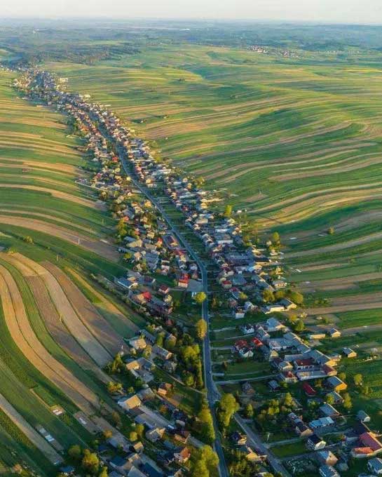Picture 4 of The picturesque village has only one road.