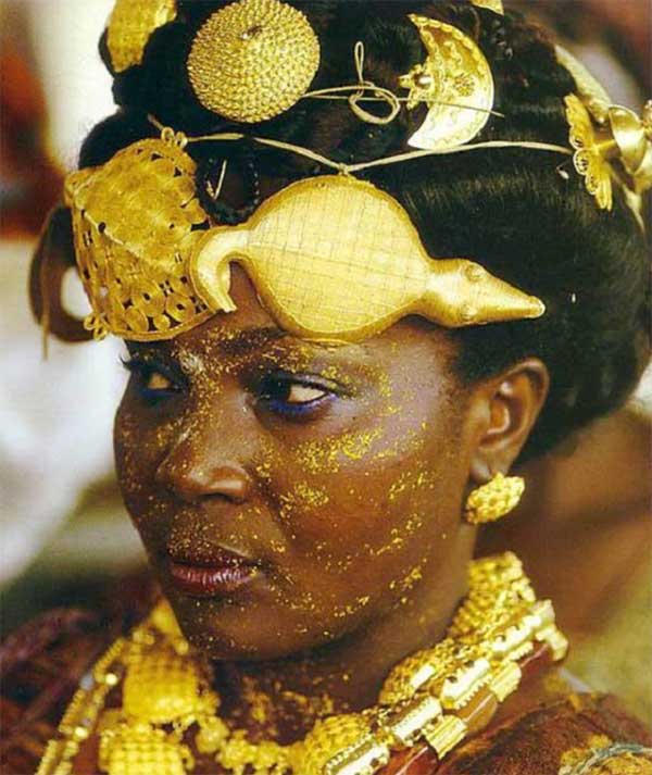 Picture 3 of The richest tribe in Africa: The chief can marry 80 wives, the people's fingernails are covered in gold!