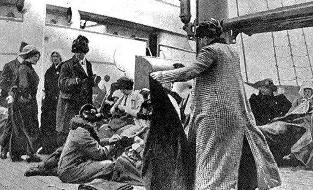 Picture 2 of The sad story of the man who survived the Titanic tragedy: Condemned by the whole country, died in humiliation