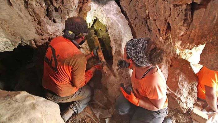 Picture 1 of The secret behind four 1,900-year-old Roman swords found in a cave in Israel