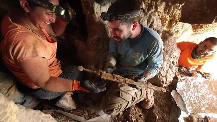 Picture 3 of The secret behind four 1,900-year-old Roman swords found in a cave in Israel