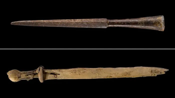 Picture 5 of The secret behind four 1,900-year-old Roman swords found in a cave in Israel