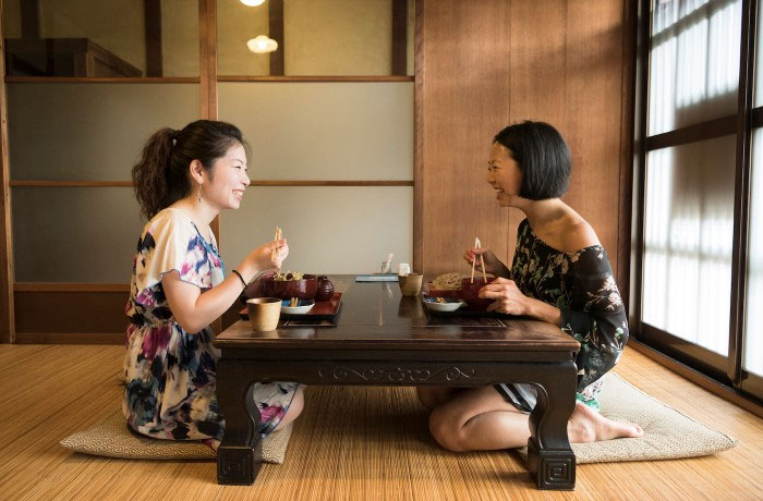 Picture 1 of The simple movement of sitting while eating helps Japanese people live longer, it can be done anywhere