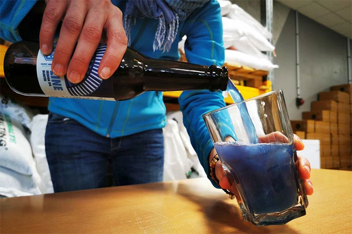 Picture 1 of The special thing in the unique blue beer mug