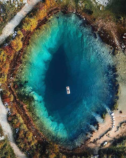 Picture 1 of The strange blue 'eye' of the 101km long river