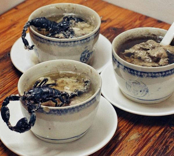 Picture 2 of The strange soup makes diners stunned and terrified as soon as they see it