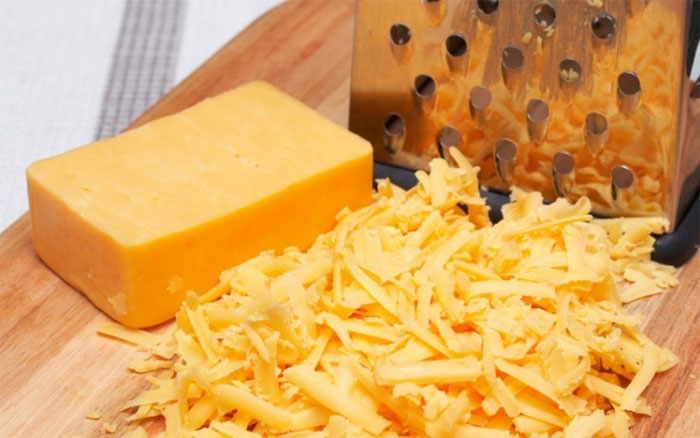 Picture 1 of The surprising truth about the turmeric yellow color of cheese