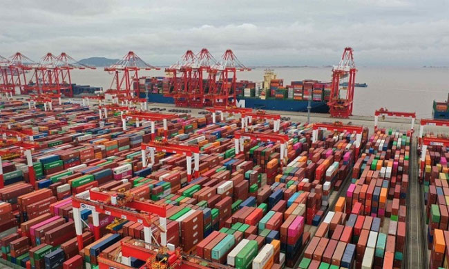 The technology behind the world's largest container terminal