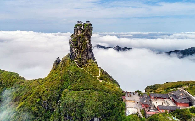 Picture 4 of The temple is located on the top of the mountain split in two and the mysteries make posterity headache