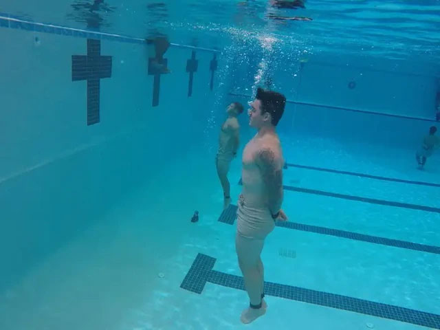 The toughest course in the US military environment, where real-life 'Aquamans' are born Picture 4