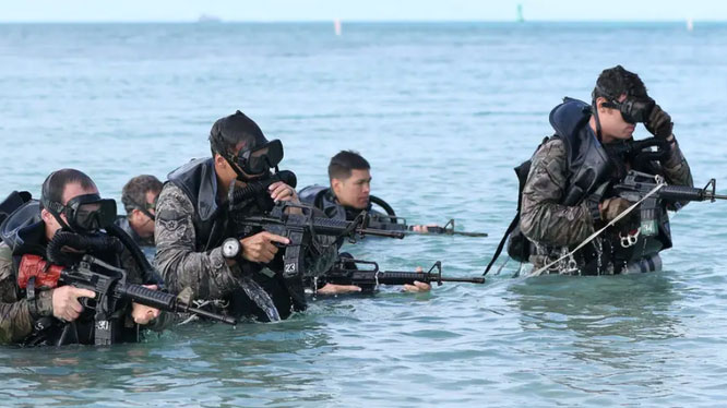 The toughest course in the US military environment, where real-life 'Aquamans' are born Picture 5