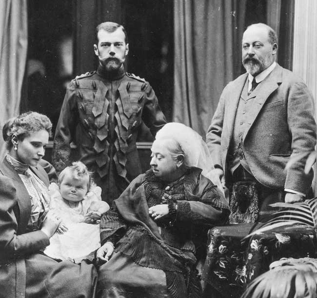 The truth about the famous royal family in world history: The king who stood out of ten thousand people still 'upped his hand' to ask for money from his wife Picture 4
