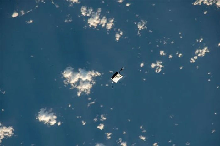 Picture 1 of The Truth About the White Bag Floating in the Sky