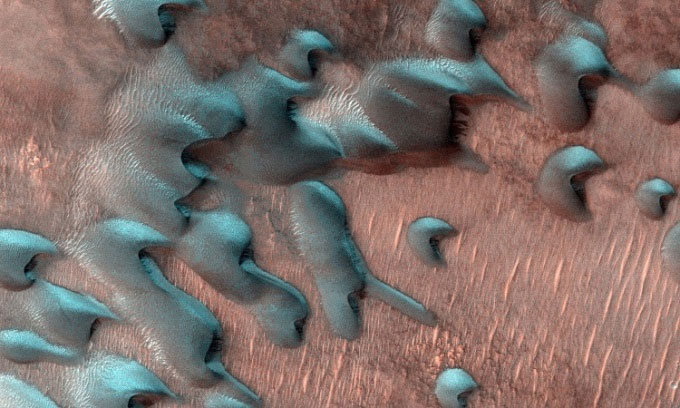 Picture 2 of The Unbelievable Truth About Winter on Mars