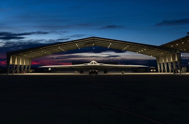 Picture 3 of The US Air Force releases the first official photos of the 'stealth super plane' B-21!