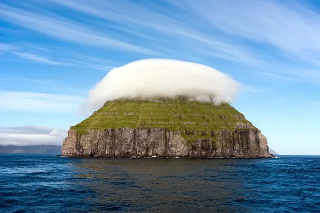 Picture 2 of The weirdness of geography: How were islands born?