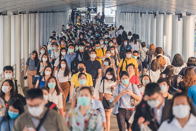 The world is emitting 3 million masks every minute, that mountain of garbage is becoming a ticking time bomb Picture 2