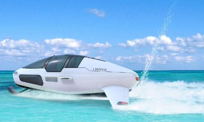 Picture 1 of The world's first submersible hydrofoil