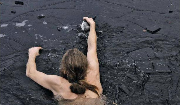 Picture 3 of The world's most 'unusual' lake: There are not many countries but many countries want to own it