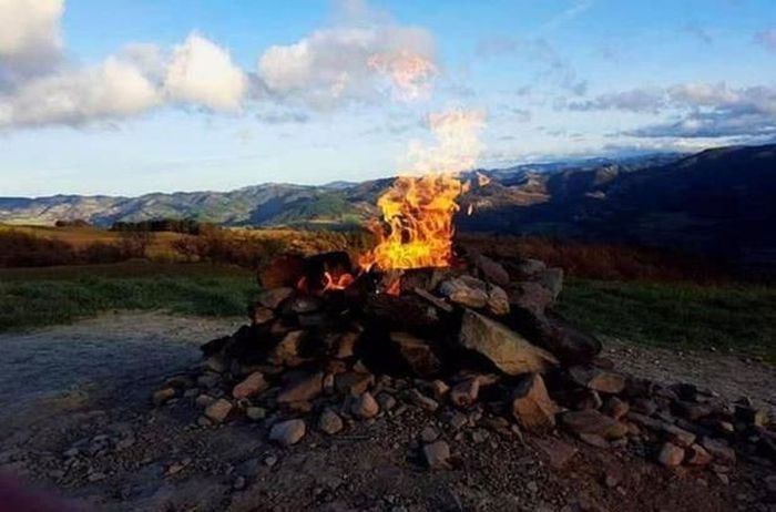 The 'world's most useless' volcano: Turned into a cooking stove for locals. Picture 3