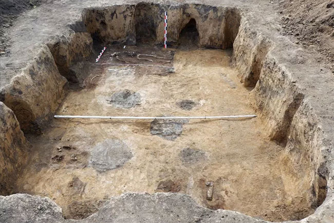 Picture 1 of The world's strangest treasure in a 2,400-year-old tomb in Russia