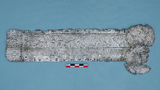 Picture 2 of The world's strangest treasure in a 2,400-year-old tomb in Russia