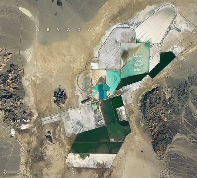 Picture 2 of There are only 8 countries in the world that produce 'white gold'. The US has 1 mine that produces 5,000 tons per year, but that's still not enough.